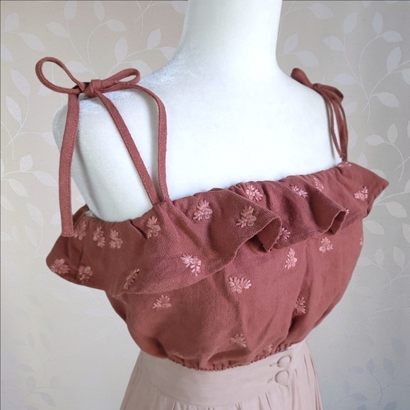 NEW 4SI3NNA Embo Linen Floral Embroidered Tie Strap Crop Top | Cottage Fairy L - Picture 3 of 13